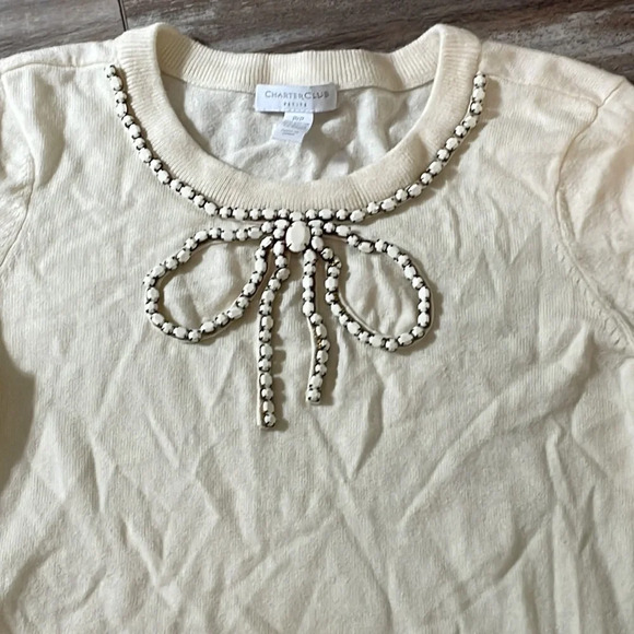 Classic Pinup Sweater Bow Embellishment - Picture 3 of 7